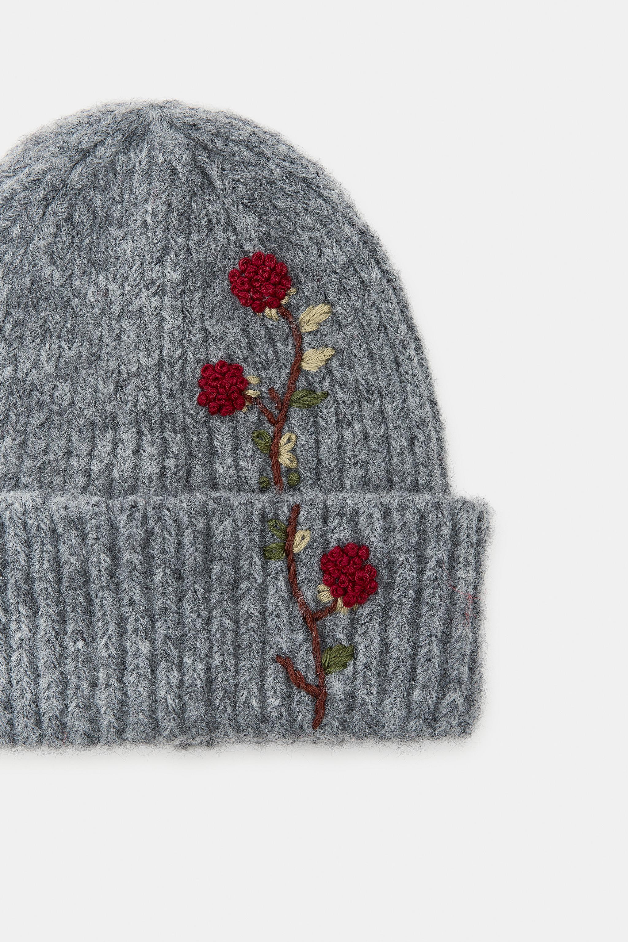 BEANIE HAT WITH EMBROIDERED FLOWERS